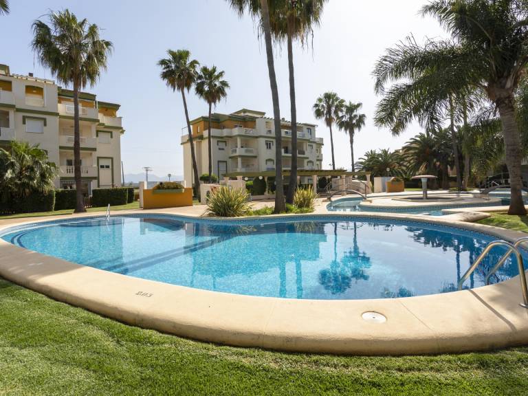 Charming Ground-Floor Apartment with Pool, Terrace & Beach Access in Denia — photo 3