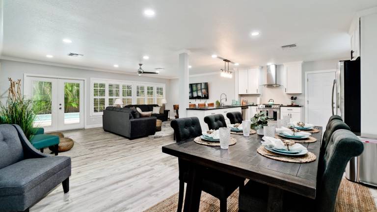 CREEKSIDE PALMS: 4 mi. to ANNA MARIA ISLAND, Sleeps 14, Heated Pool, Fishing, Kayak and Beach Gear! — photo 2