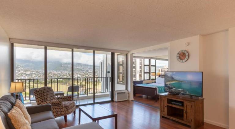 Waikiki Banyan Condo with Mountain Views Near Waikiki Beach, Free Parking (22113) — photo 2