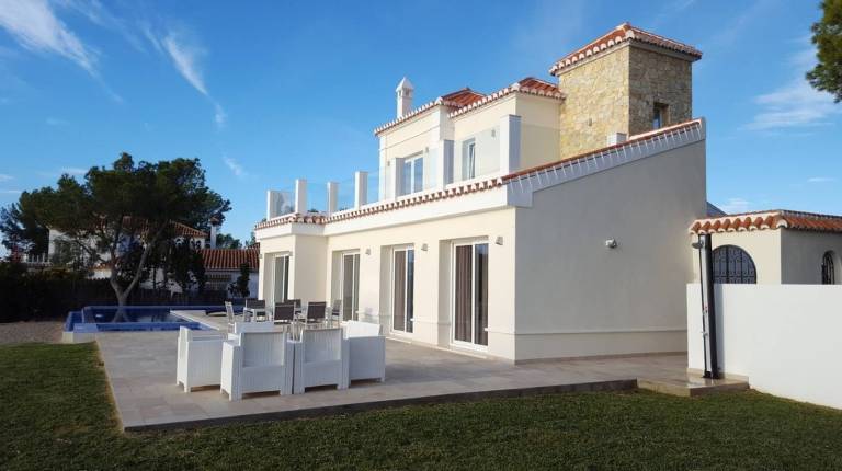 Villa 'with 2 Pools and Jacuzzi' with Garden, 2 Terraces & Wi-Fi — photo 3