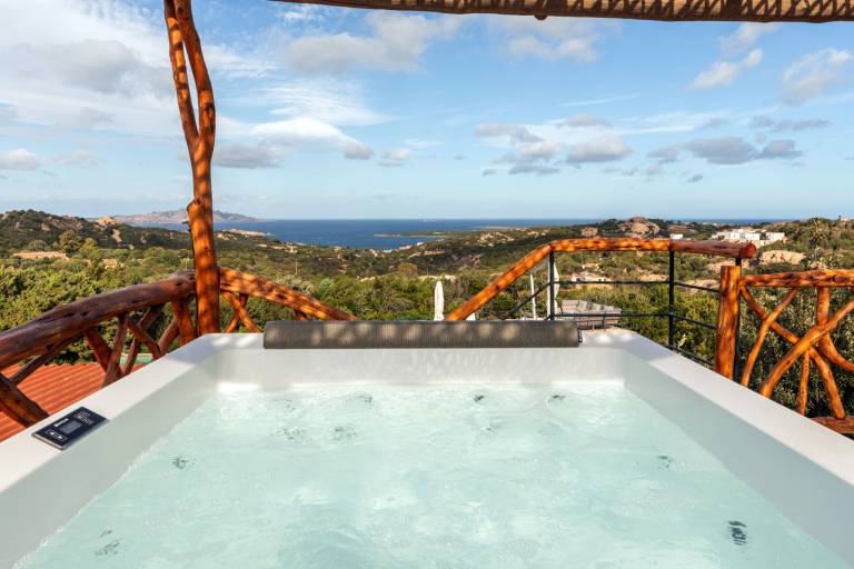 Villa with BBQ, jacuzzi & patio | Beach view — photo 4