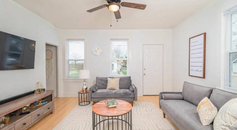 Vacation home | Suitable for remote work | Dogs allowed in Oshkosh, WI