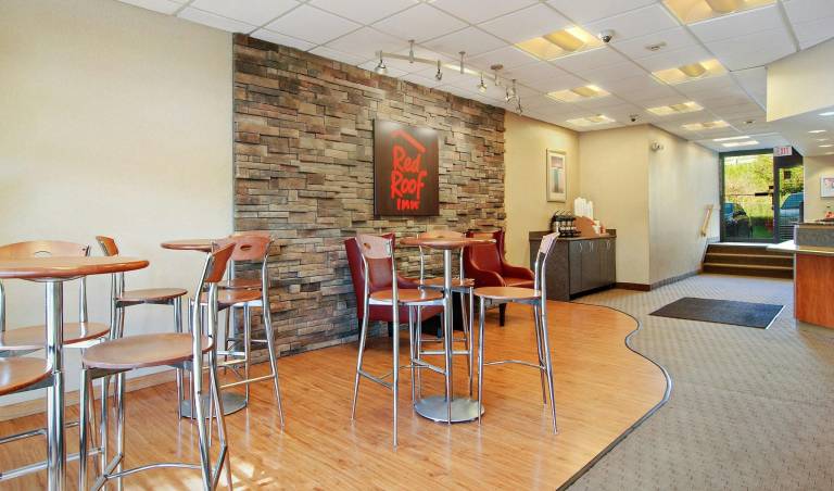 Red Roof Inn Cleveland Airport-Middleburg Heights — photo 3