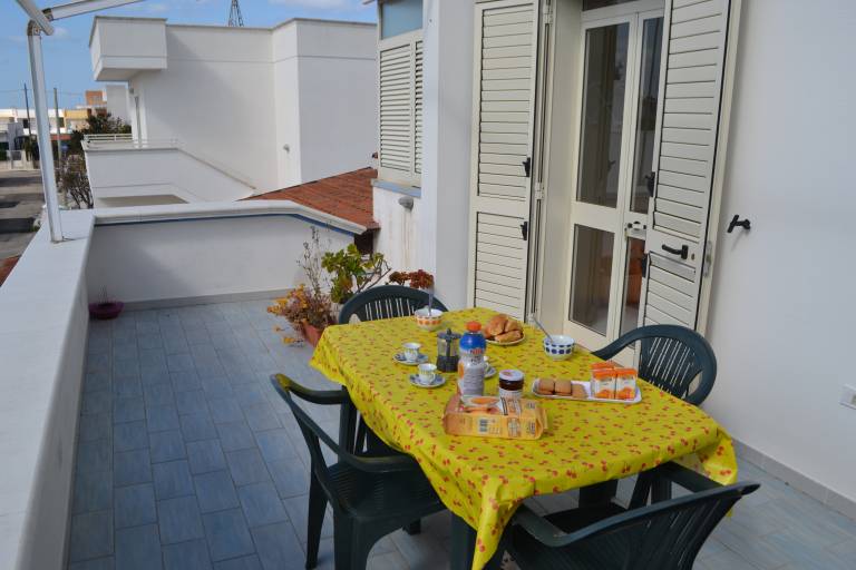 House with garden, terrace & barbecue | City view — photo 4