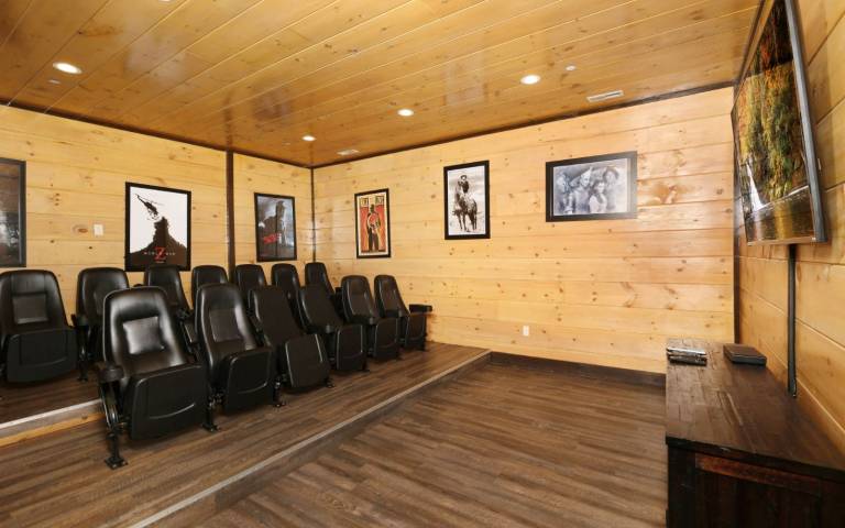 Cabin with hot tub, private pool & barbeque | Mountain view — photo 3