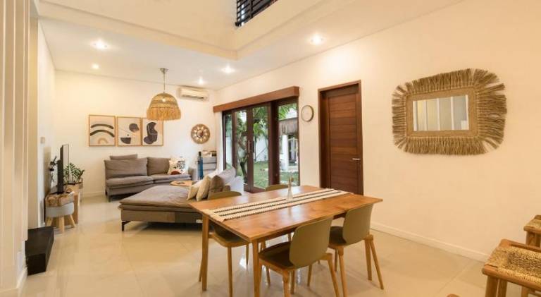Villa Zambrud Sanur Elegant Tropical Villa with Private Pool & Garden and Garage — photo 4