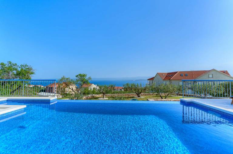 Villa Sun Garden - family friendly near city center and stunning beaches with two pools by MyWaycation — photo 5