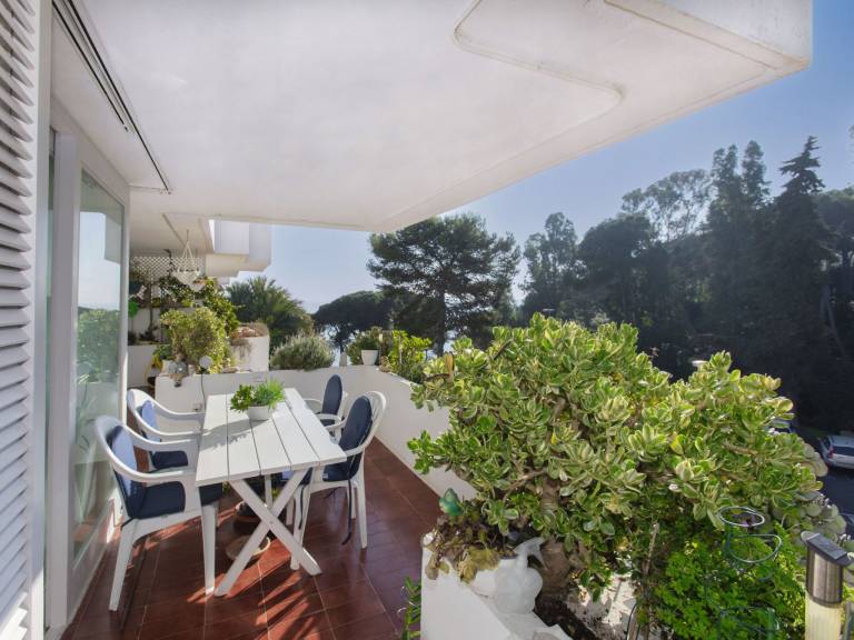 Holiday apartment with garden, patio & pool — photo 2