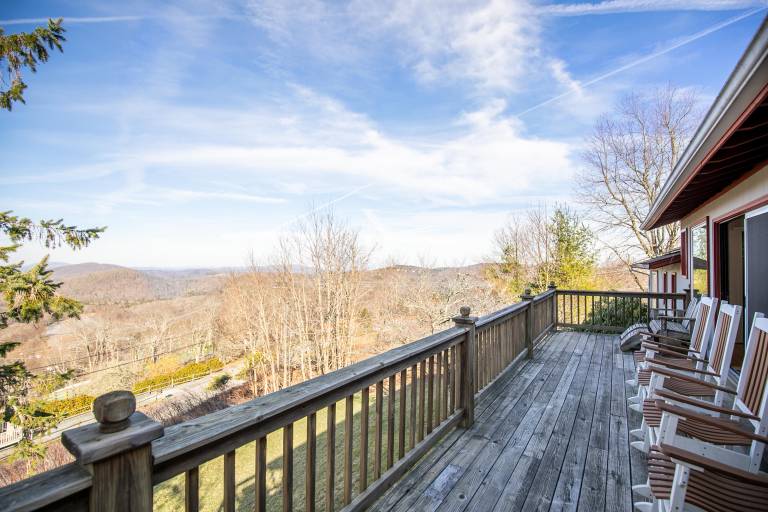 Alpenglow - App Ski Mountain, Views, Hot Tub, Nice Yard — photo 5