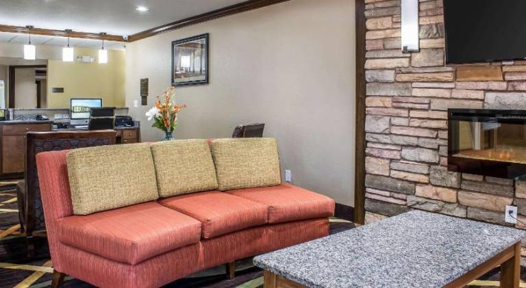 Comfort Inn & Suites Cedar Rapids North - Collins Road — photo 5
