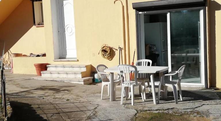 Apartment with 2 rooms for 5 persons in Six-Fours-les-Plages