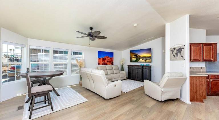 Vacation home with jacuzzi & pool | Pets allowed — photo 2