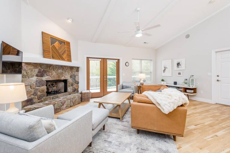 Fully equipped vacation home with heated pool & hot tub | Pet-friendly — photo 3