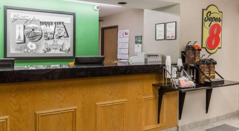 Super 8 By Wyndham Sioux City South — photo 2