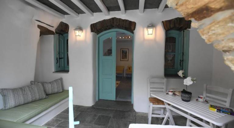 House with terrace — photo 2