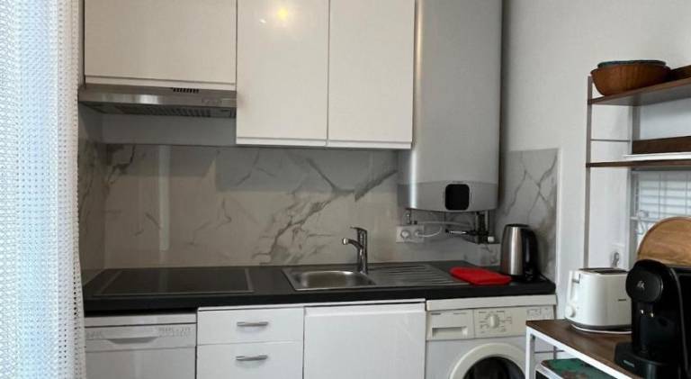 Villa la desiree, Haut de la villa tres lumineux, entierement renovee, 3 pieces, climatise, parking — photo 2