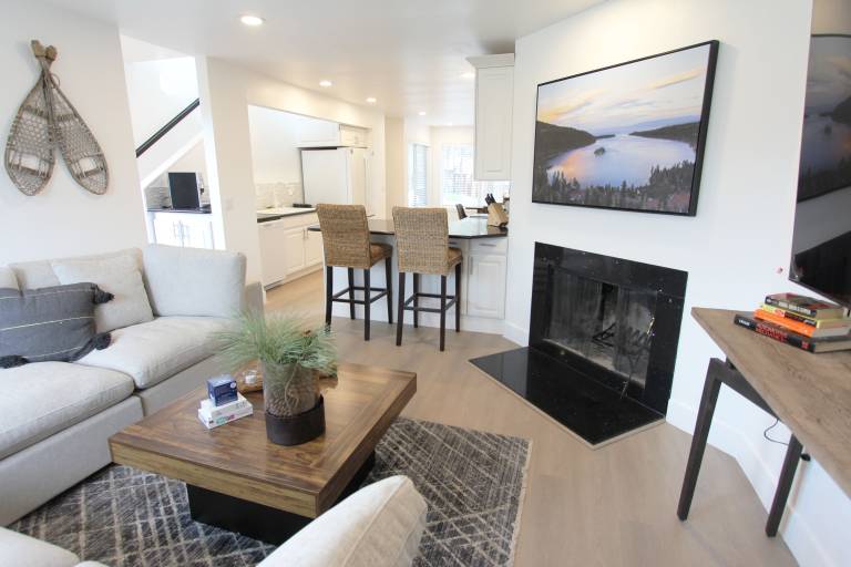 Condo  Stateline
