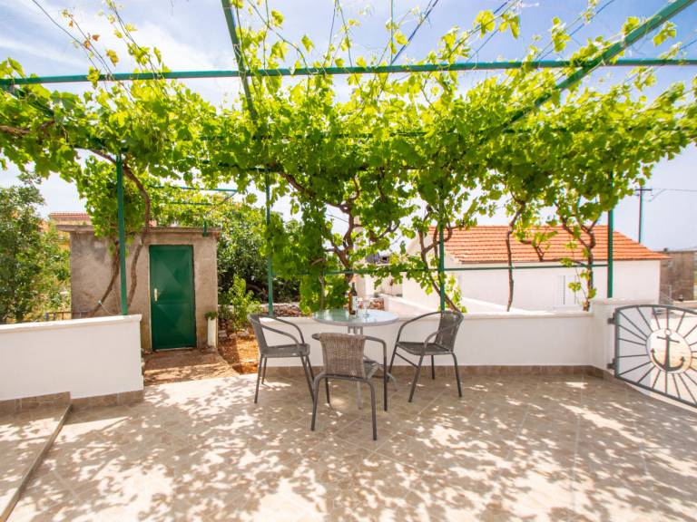 House with barbeque & terrace — photo 2