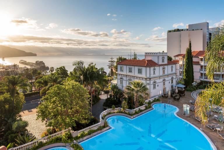 Family-friendly wonderful serviced apartment with garden, sauna & patio | Next to Quinta Vigia | Pets are welcome in Funchal