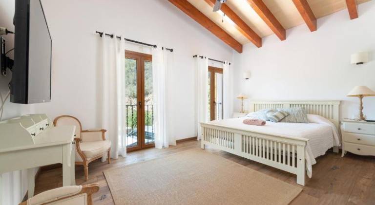 Villa with jacuzzi & pool — photo 2