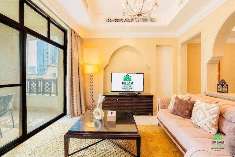 Fully equipped house with barbeque, hot tub & garden | Next to Burj Khalifa | Water view | Good for workation | Dogs allowed in Dubai