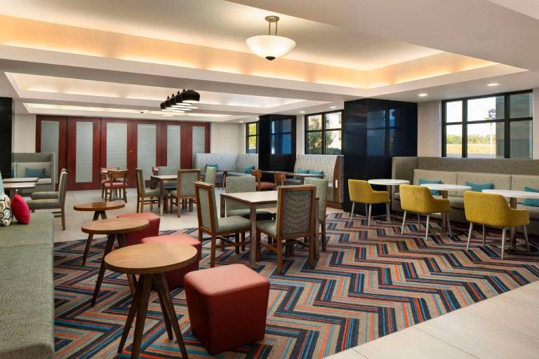 Hampton Inn Ft. Wayne/Dupont Road — photo 2