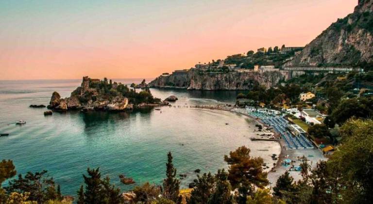 Vacation home with 3 rooms for 8 persons in Taormina