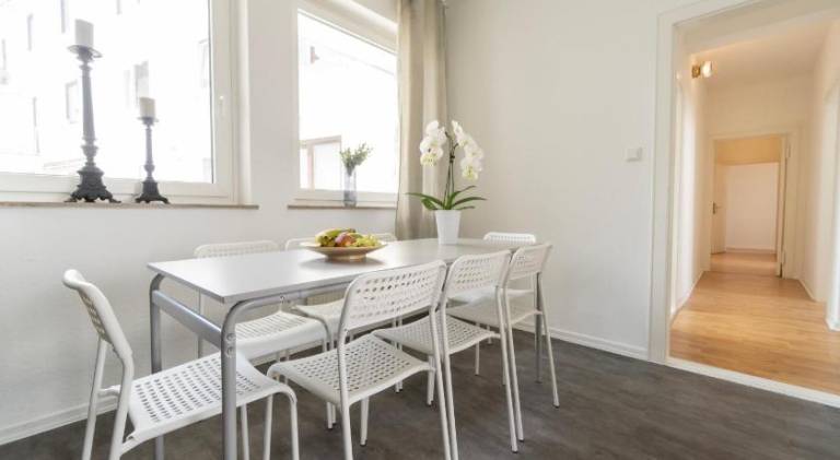 Zentrale Wohnung bis 10 Personen — photo 2