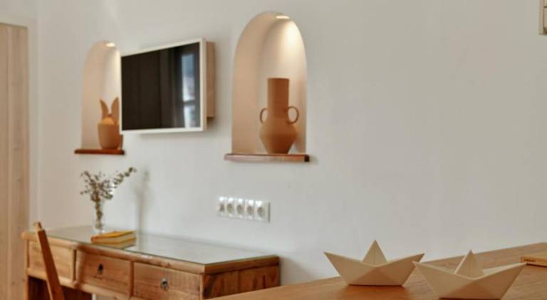 Serviced apartment with patio — photo 4