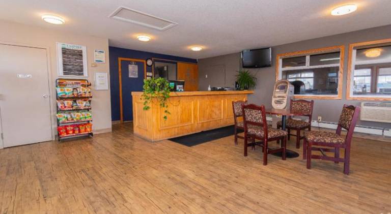 Empire Inn & Suites — photo 3