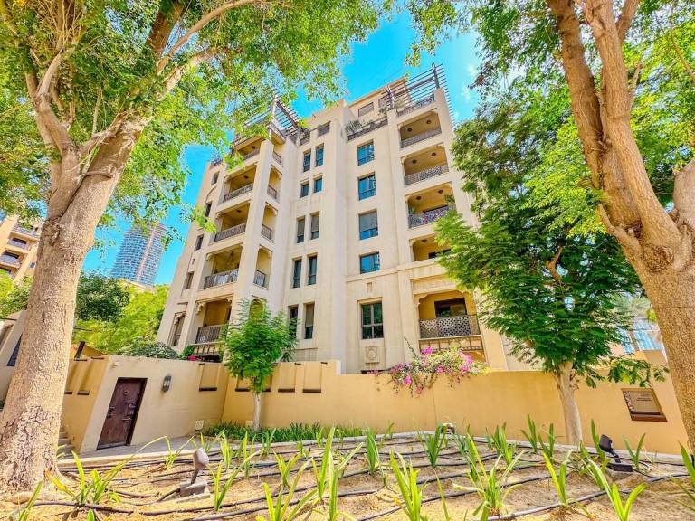 Vacation home with jacuzzi & pool | Near Burj Khalifa | Suitable for remote work | Dogs allowed — photo 5