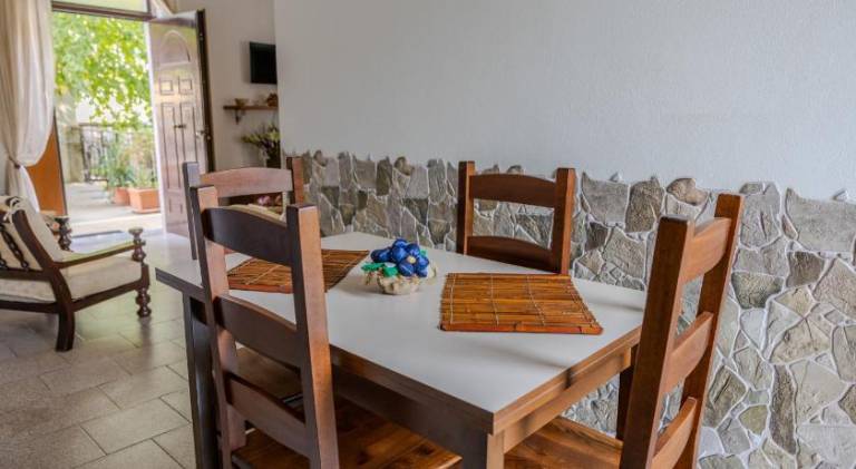 Holiday apartment with terrace & barbecue — photo 3