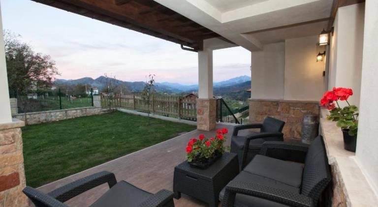House with garden, grill & patio | Pets allowed — photo 4