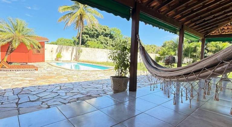 House with pool — photo 4
