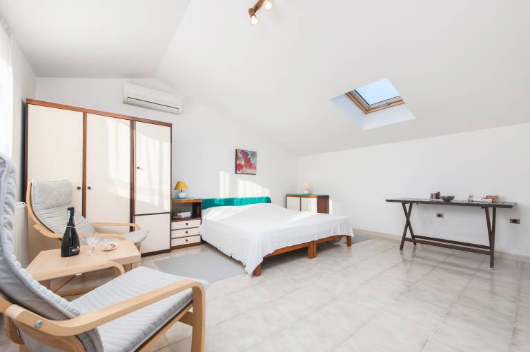 One bedroom apartment with terrace and sea view Rovinj (A-24823-b) — photo 5