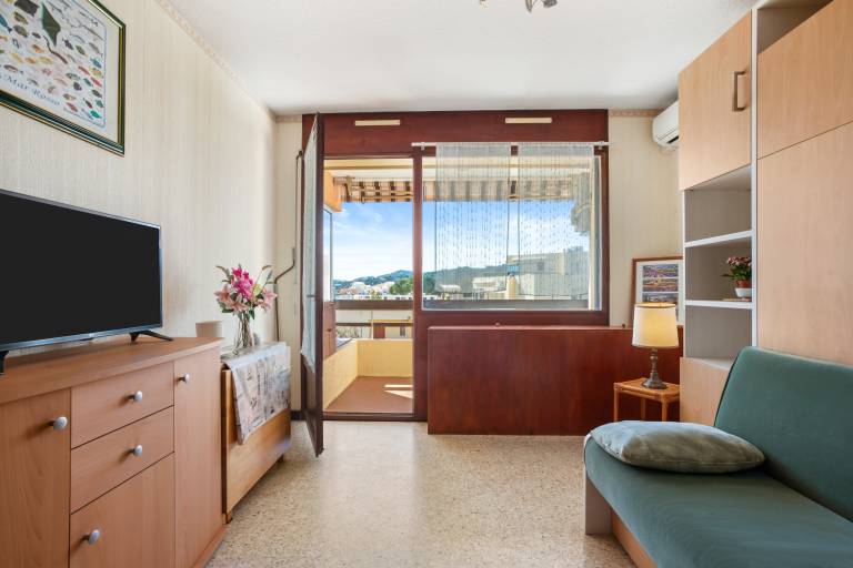 Studio “Résidence Athena Sea View” with Sea View, Private Terrace, and Air Conditioning in Bormes-Les-Mimosas