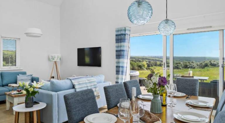 House with pool & jacuzzi in Ilfracombe