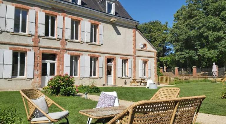 Vacation home with barbecue, patio & yard — photo 3