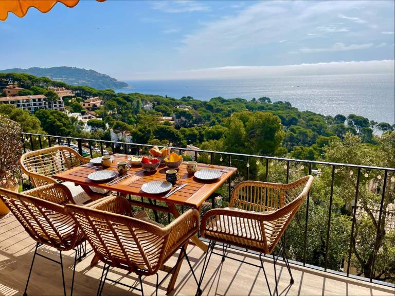 Rental apartment with barbeque, terrace & pool | Sea view — photo 4