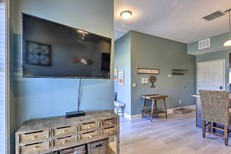 Dtwn Ludington Condo: Balcony, Walk To Beach! — photo 5