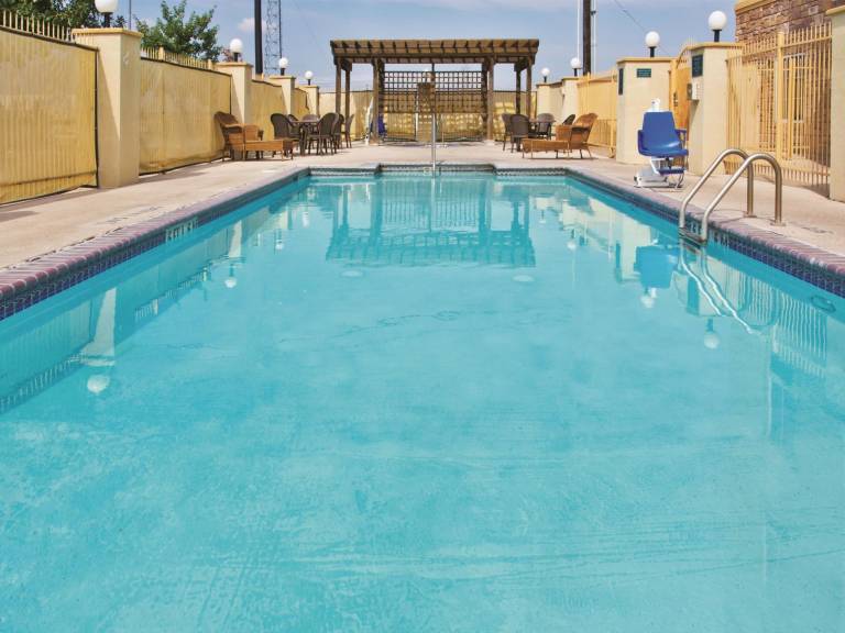 La Quinta Inn & Suites by Wyndham Schertz — photo 2