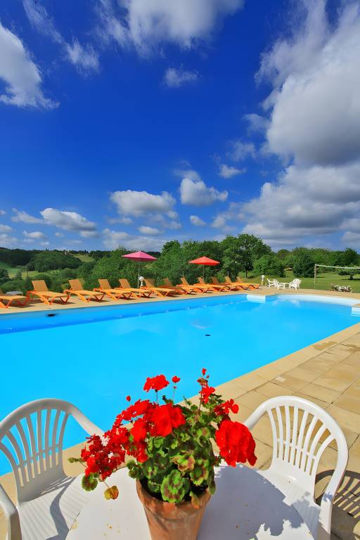 House with terrace, yard & pool | Garden view — photo 3