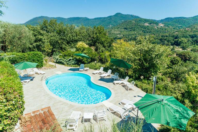 Lavanda Apartment with Mountain View, Terrace, Shared Seasonal Pool and Wi-Fi — photo 2