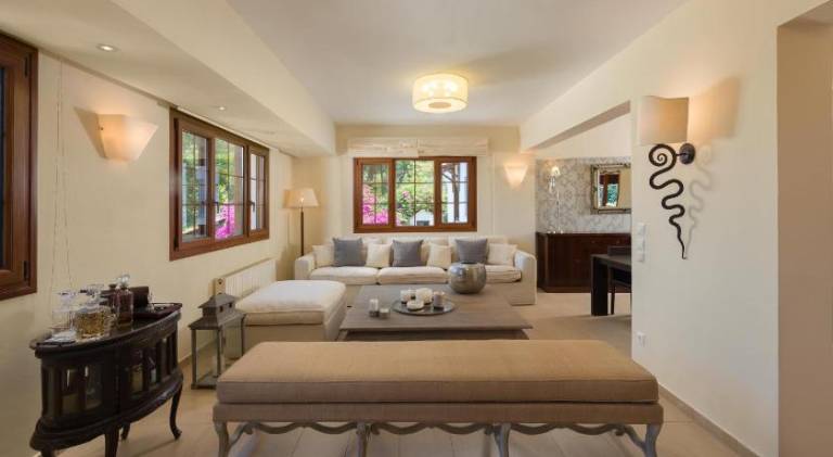 Villa with grill, private pool & yard | Dogs allowed — photo 2