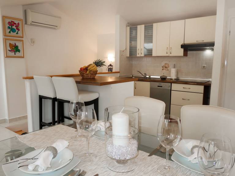 Rental apartment with garden & barbeque | Sea view — photo 3
