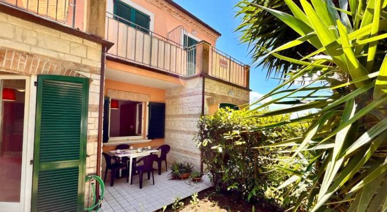 Apartment with garden & patio — photo 4