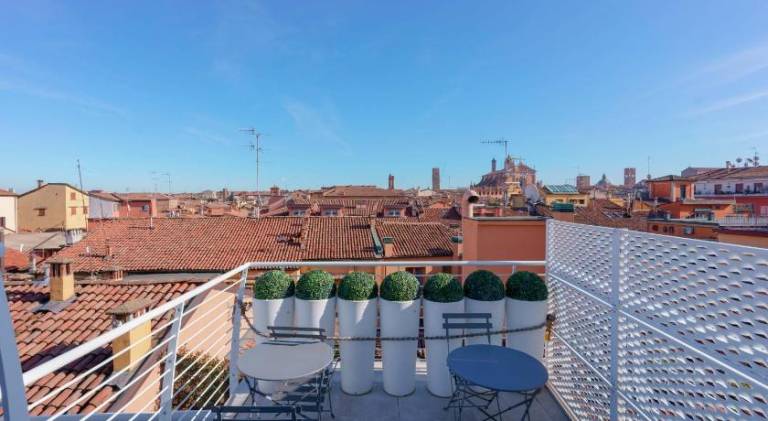 L'attico dell'Edera - Panoramic View with Jacuzzi in Bologna