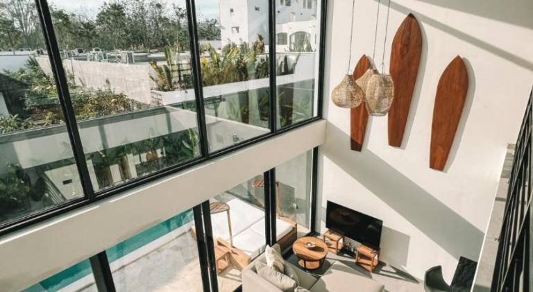 Villa with private pool, patio & yard — photo 4