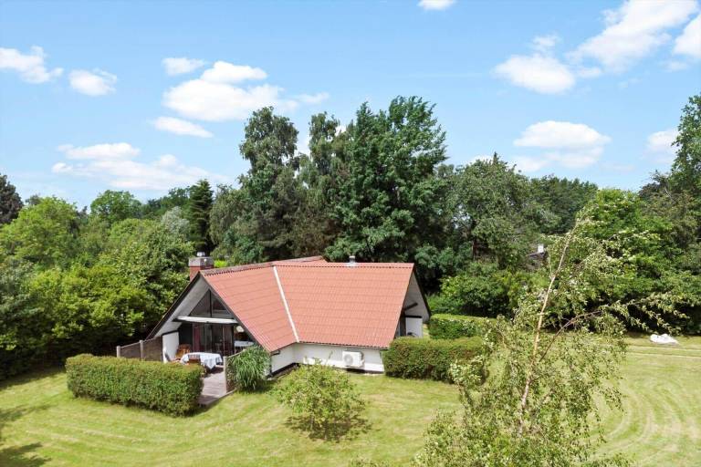 House with patio in Stege