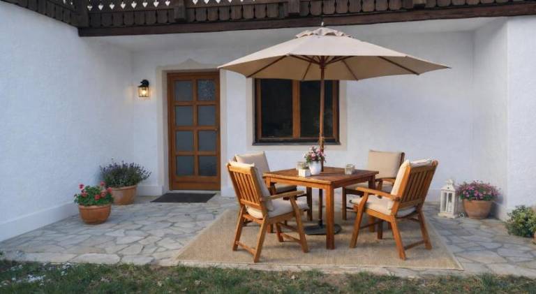 Apartment with garden & patio in Poertschach am Woerthersee